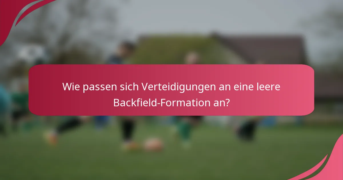 Wie passen sich Verteidigungen an eine leere Backfield-Formation an?